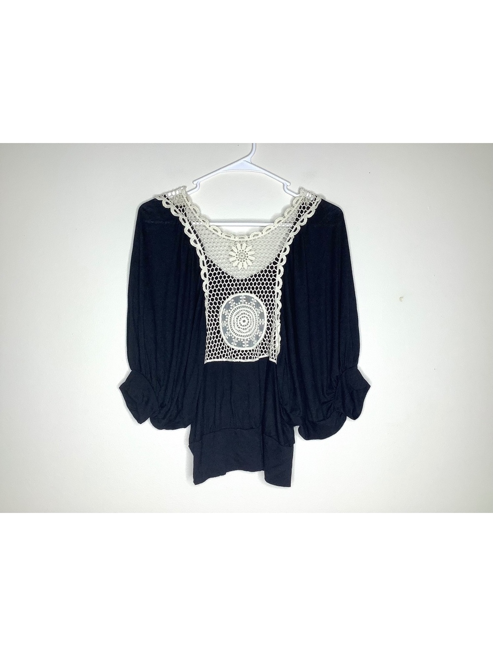 < Love Notes Black Blouse With Cream Crochet Back Panel Size Medium > - Picture 2 of 7
